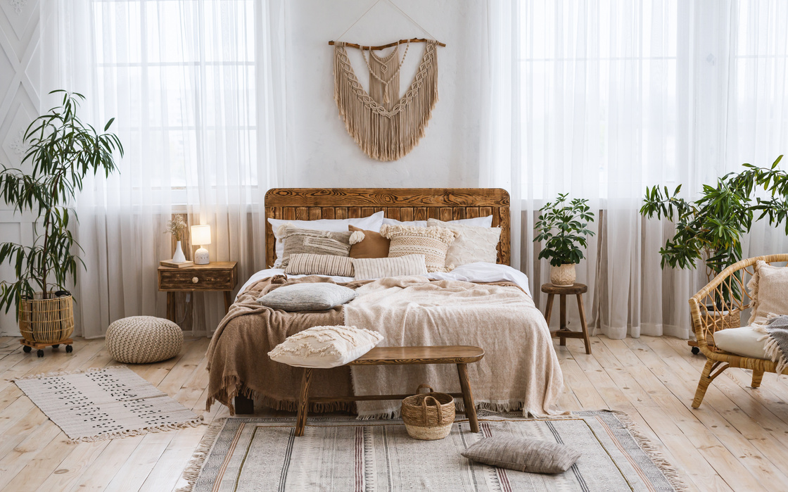 Step into a world of transformative décor trends that will add personality and pizzazz to your home. Explore trending statement pieces, from eye-catching artwork to statement lighting, and discover how to incorporate these trends into your style.